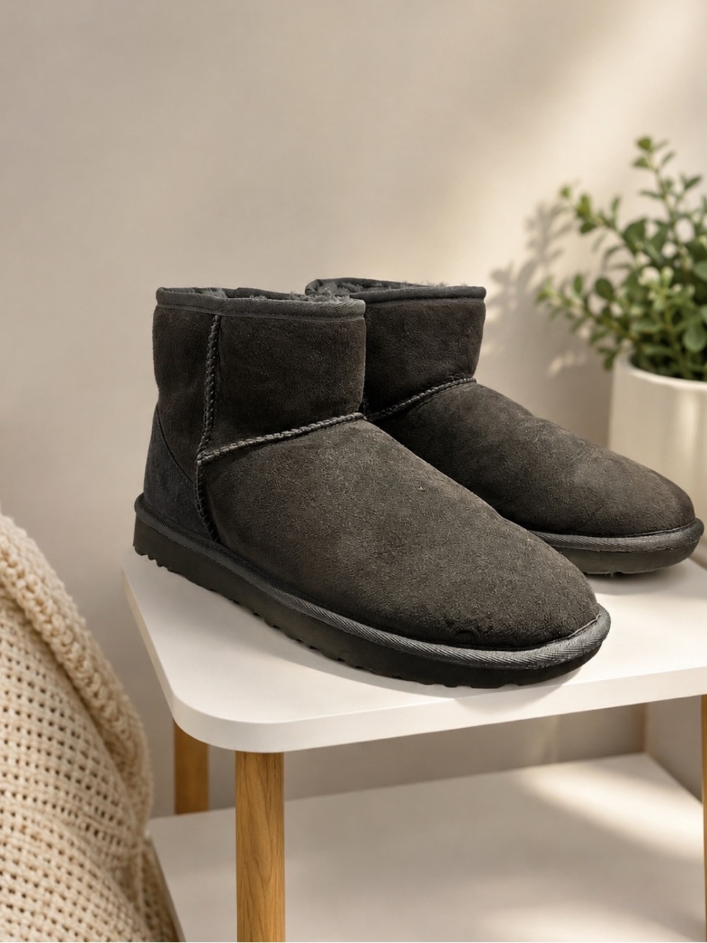UGG Women’s classic mini boot